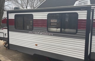 Komodo Kampers RV Rental-Avenger