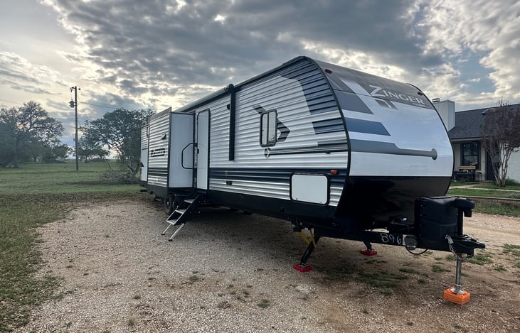 Dual entry and kitchen slide