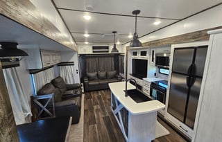 2022 Heartland Bighorn 39MB.