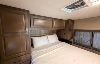 2019 Thor Motor Coach 28A Majestic