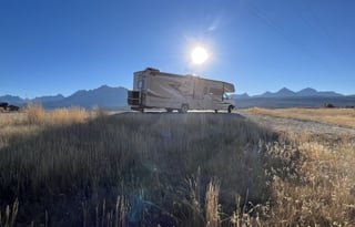 2 AC Units & 5 TVs! Satellite Dish & Dual Battery.