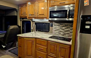 2019 Thor motor coach challenger 37tb