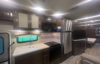 2019 Luxury Motor Coach w/ Washer / Dryer