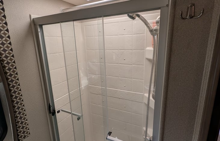 Spacious shower with sliding glass doors and skylight makes camping feel like home. Plenty of hot water for the whole family/ Includes handheld shower head for convenience.