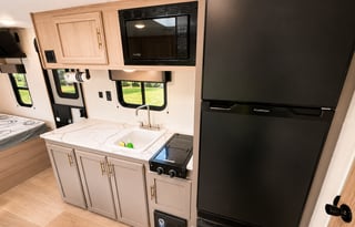2025 KZ Sportsman 21ft Camper, Lightweight + Solar