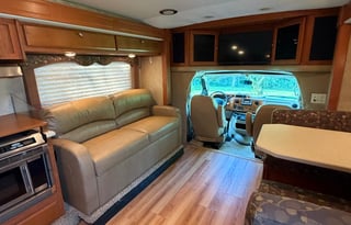 Lexington Class C | 3 Slide-Outs - Low Miles