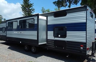 Large RV w Bunk House & Outdoor Kitchen & Grill