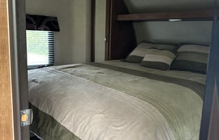 Family/Pet Friendly 2017 Forest River Salem 32BH