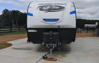 2021 ALPHA WOLF Spacious Living Room