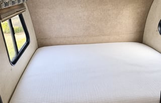Lightweight R-Pod  Easy to Tow, Slide-Out Sleeps 4