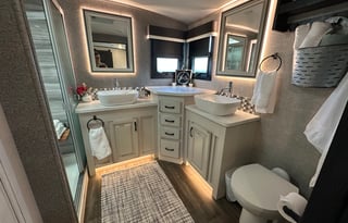 2022 Jayco North Point 382FLRB