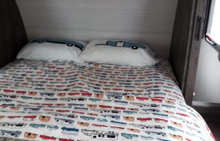 QUEEN SIZE BED IN  MASTER BEDROOM