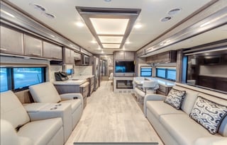 2022 Thor Motor Coach Venetian A40