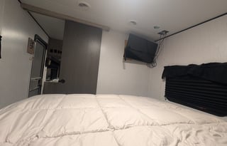 Your stress free RV getaway is here! Prowler 290BH