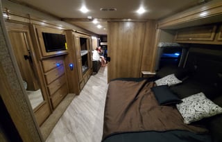 HAPPY GLAMPER RV RENTAL