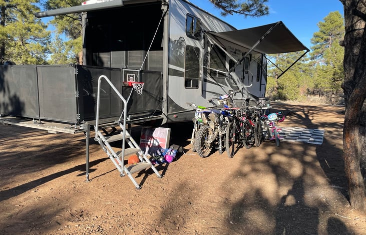 Automatic awning on the back and side