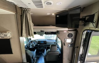 Blue Goose: Dynamax 24RW • Luxury Class C • WiFi