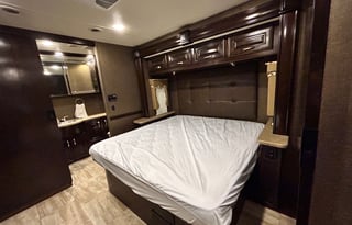 #14_40 ft Motorhome w/ bunks & 1.5 baths