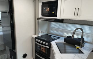 ZWS Luxury Rentals Brand New 2026 Thor Geneva 28VT