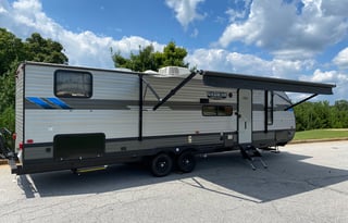 Fully Equipped Family Friendly Bunkhouse Camper