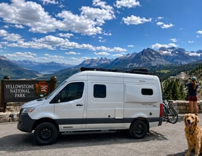Winnebago Revel 44E