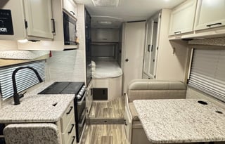 2022 Thor Motor Coach Freedom Elite 22HE