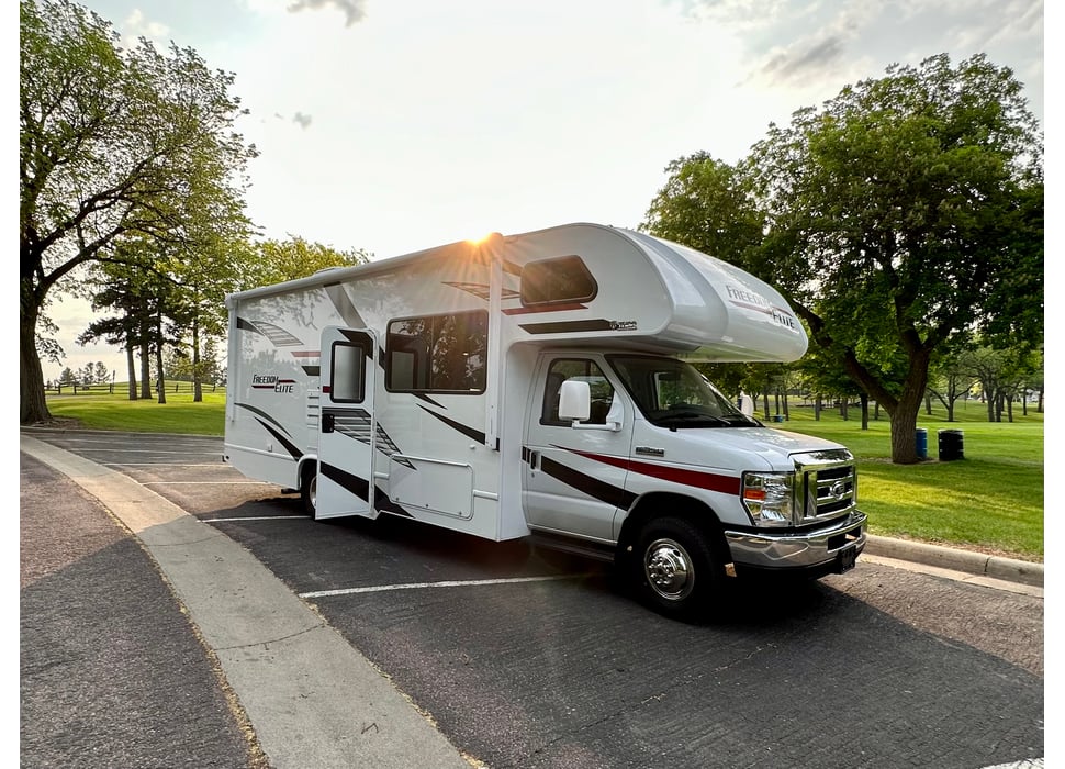 Class C Motor Home rentals in Lennox