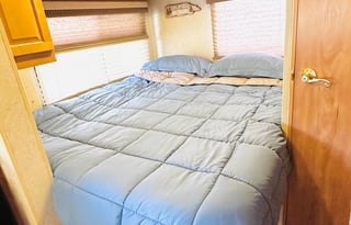 Super Clean CLASS C - Turn Key w/Essentials 24ft