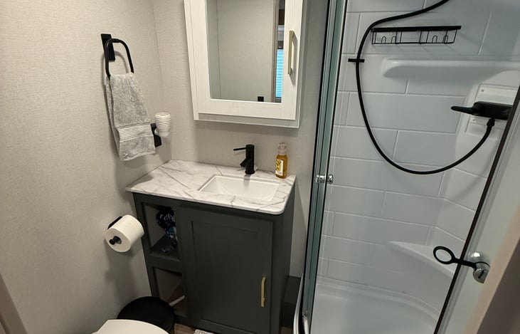 Full bathroom with corner shower! We provide towels and wash cloths for hygiene use for up to 6 people!