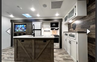 ULTIMATE ESCAPE IN OUR COZY CAMPER