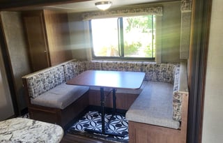 Happy Hideout! Beginner, pet, and family friendly!