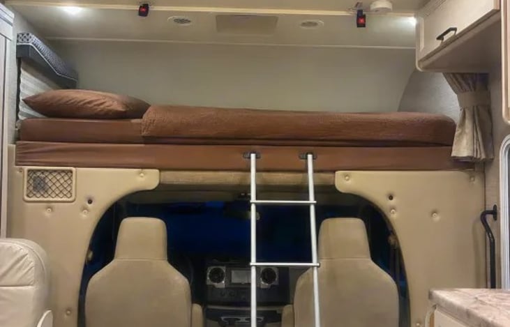 High-capacity sleeping deck over the cockpit holding up to 500 lbs, features a safety net.