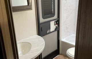 2021 Bunkhouse / KING Bed!!!  ***Delivery Only***