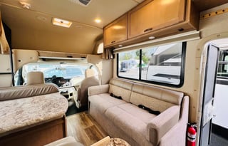 2018 28ft Thor Motor Coach Freedom Elite