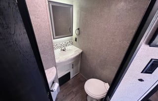 The Eagle Retreat – Luxury Jayco Eagle King Suite