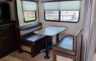 Cozy Cruiser Cabin