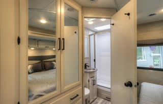 2022 ACE 27 FT Easy to Drive Class A! Sleeps 6-8