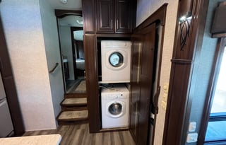 2019 DRV Luxury Suites FullHouse LX455