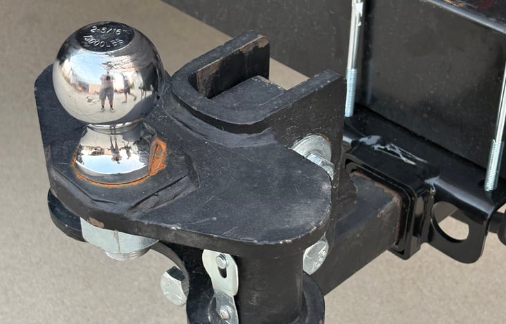 2-5/16” hitch with sway bars.