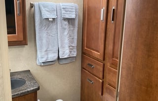2018 Lance 27' Adventure Trailer Sleeps 4