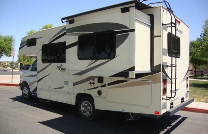 with the rear slide-out this coach can sleeps up to 6