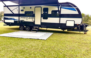 HUNTS PROWLER RV 32' SLEEPS 6