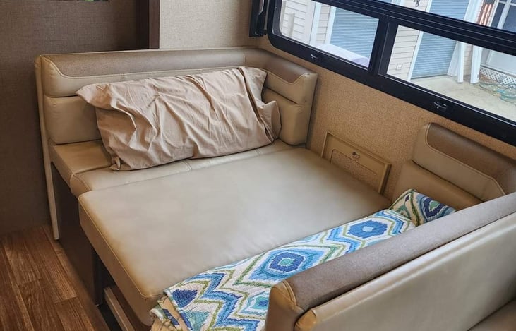 Super comfy bed!!!
Bedding underneath seats. Bring your own pillows.