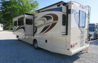 33-Georgetown GT3 LUXURY CLASS A 6 SLEEPER CLASS A