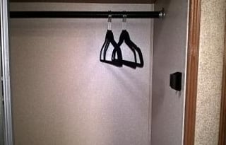 This Classy Class C is Clean, Comfortable & Cozy!