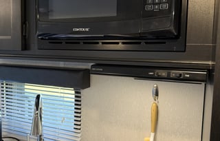 The Wandering Wolf 23 ft Black Label