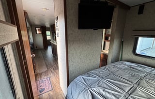 Luxury Bunkhouse Camper – Pet & Family Friendly