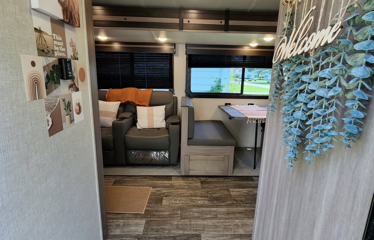 Walk into this 5 star rv, and relax in peace.
