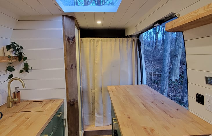 Extendable countertop