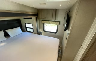 2017 Isata 3, Diesel, Auto-level, Fully Loaded.